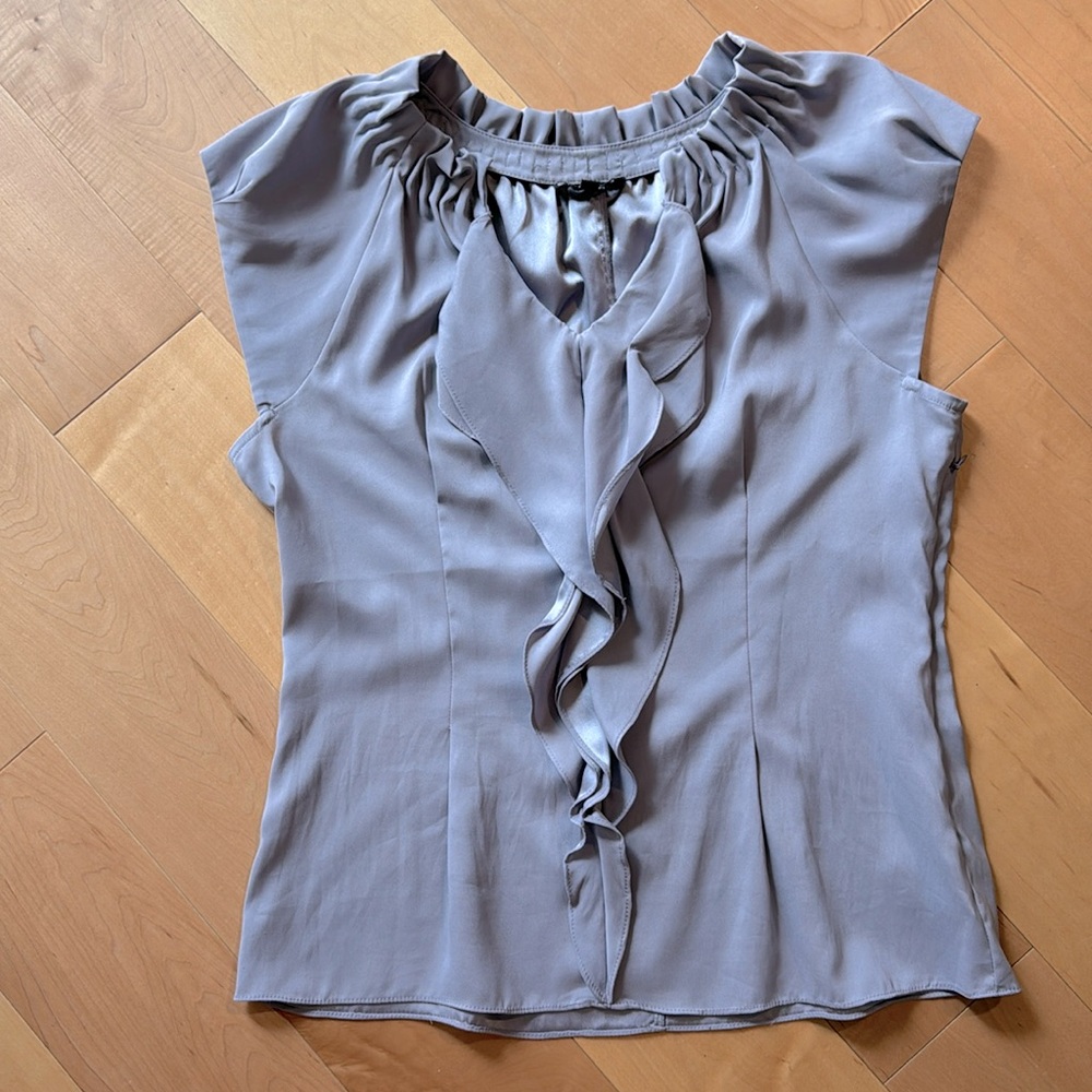 Express silver- grey top with cap sleeves, M